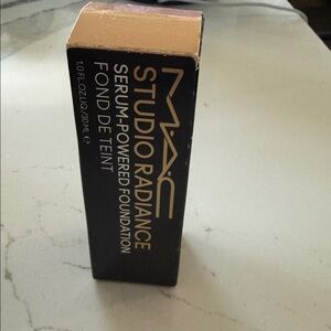MAC Studio Radiance Foundation NC20 new